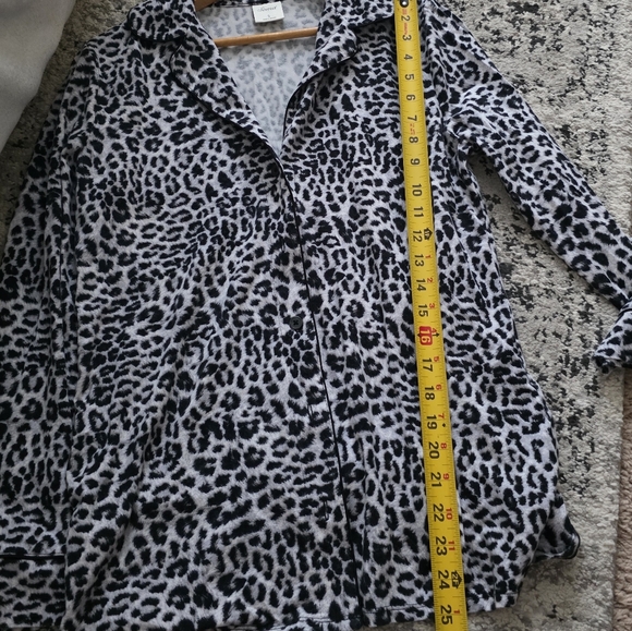 Soma Leopard Print Longsleeve Sleep Shirt Women S Black White Gray - Picture 6 of 7